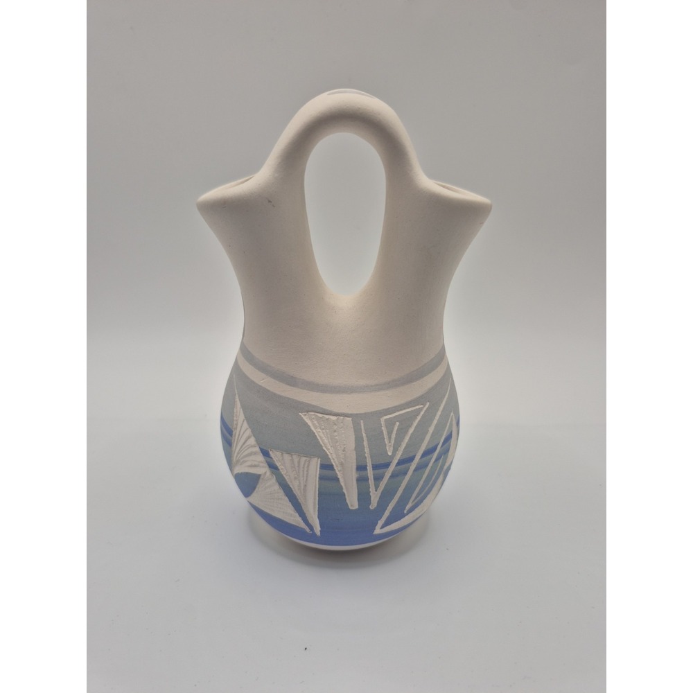 Mesa Verde Navajo Native American Indian Pottery Vase Wedding Vase 5.5" Signed